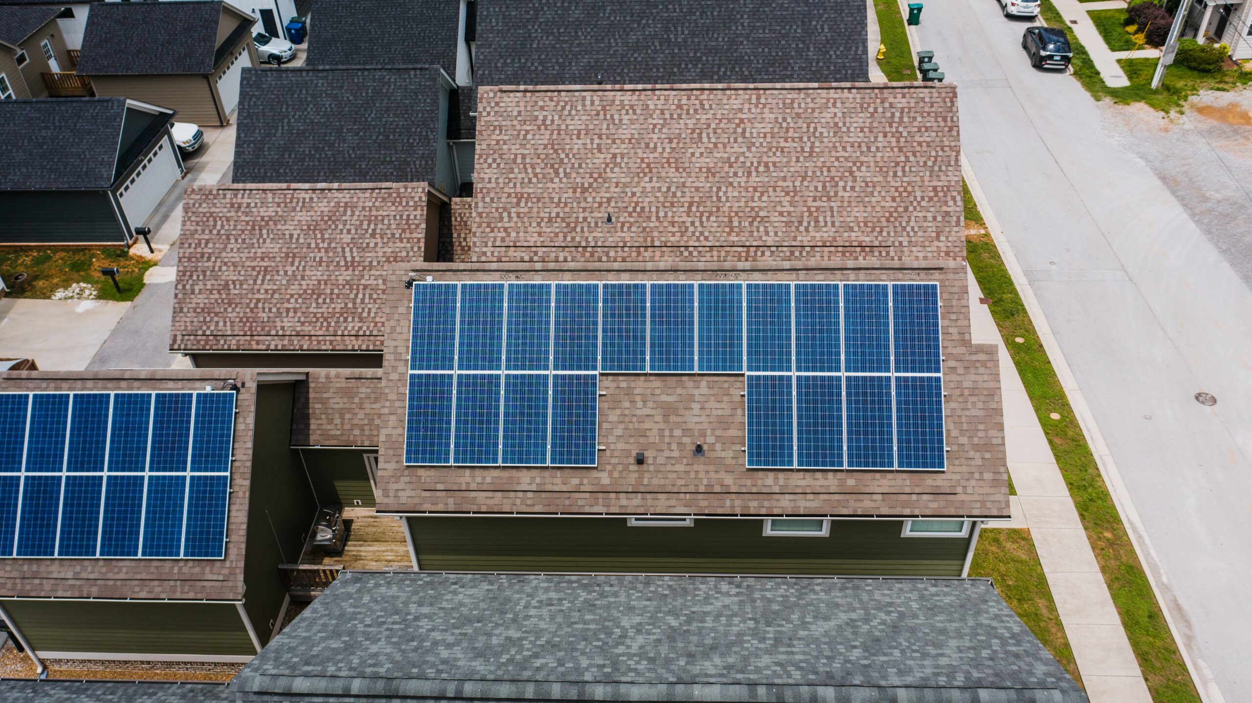Eine Solaranlage auf dem Dach eines Hauses