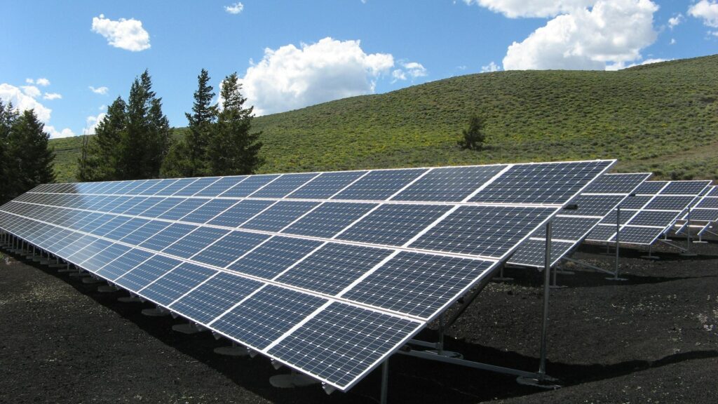 Eine Solaranlage in einem Solar-Park