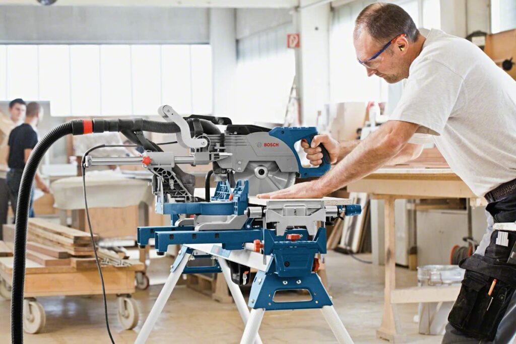 Präziser Schnitt mit der Bosch Professional Kapp- und Gehrungssäge GCM 12 GDL