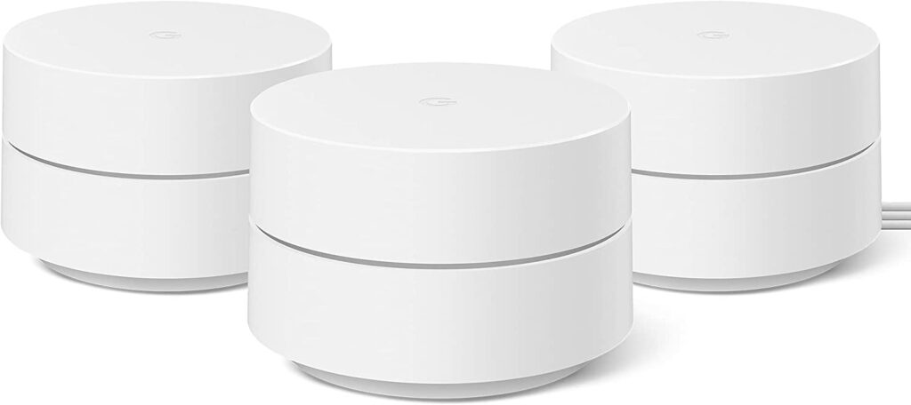 Google Wifi — Mesh-Router von Google ein Smart Home Produkt auf weißem Untergrund