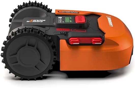 Worx Landroid Mähroboter auf weißem Untergrund