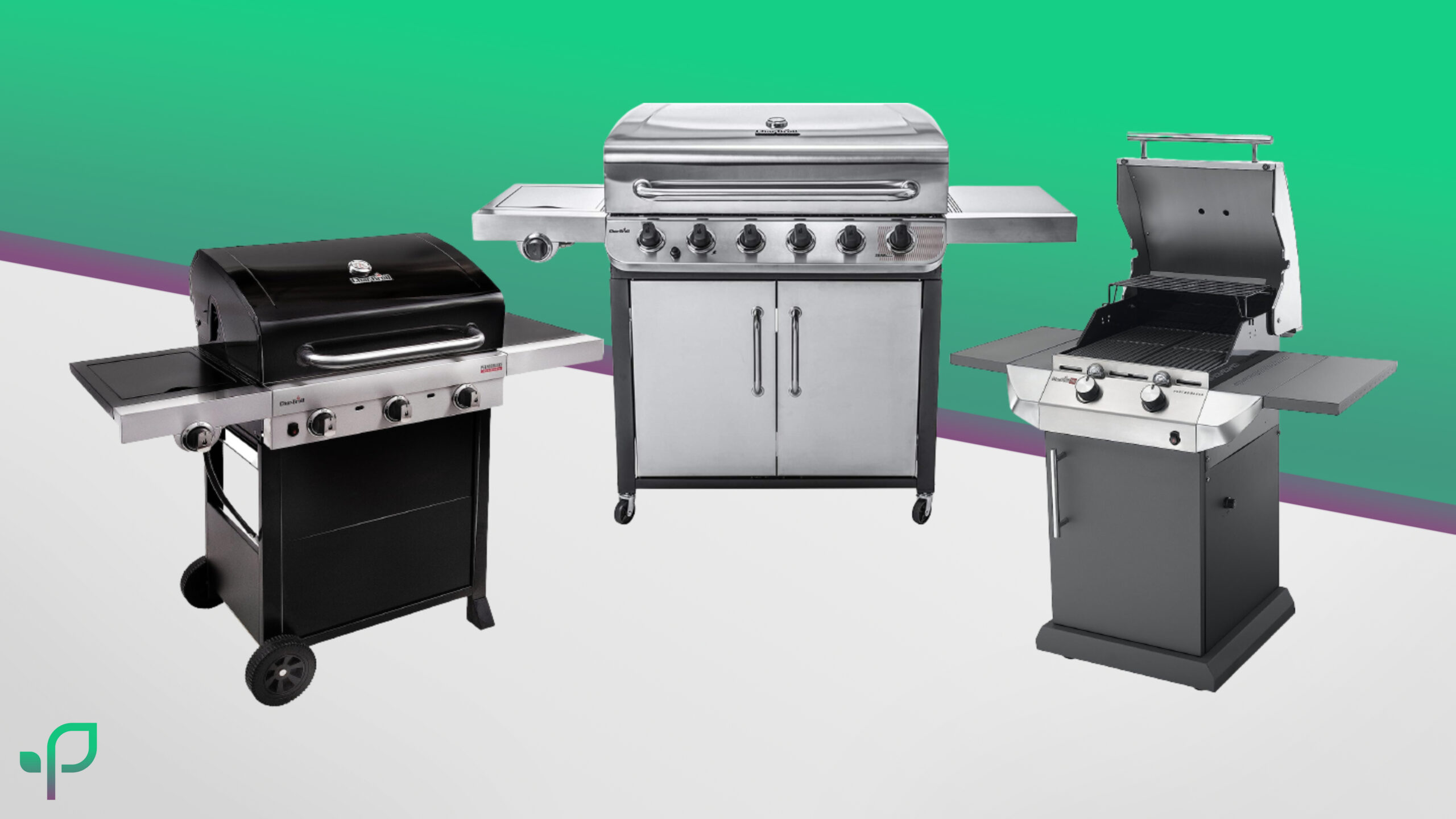 Drei Gasgrills von Char-Broil stehen nebeneinander vor einem grün-grauen Hintergrundbild der Webseite Smart im Garten
