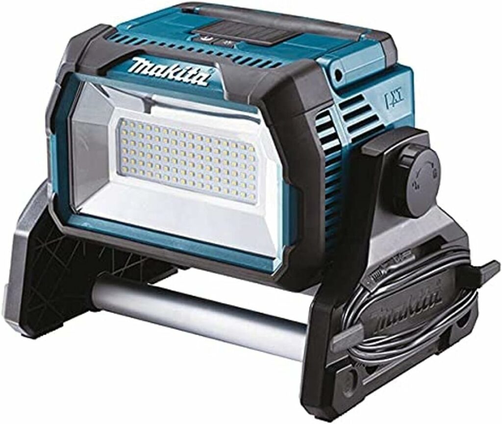 Makita DEADML809 Akku-Lampe DML809 auf weißem Untergrund