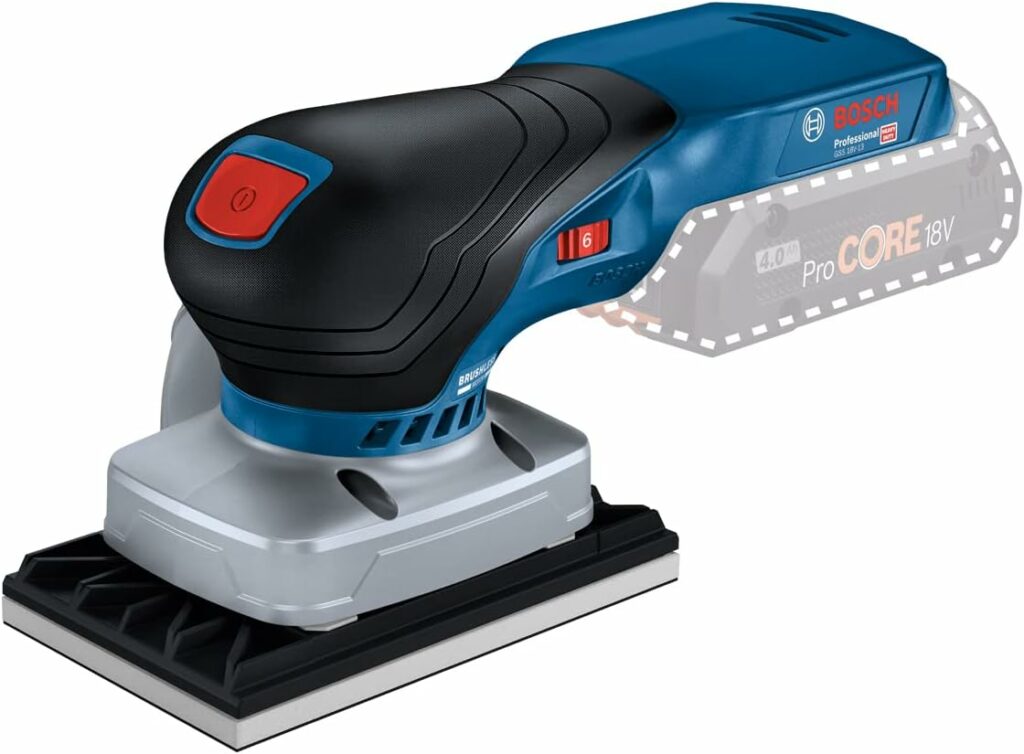 Bosch Professional Akku Schwingschleifer auf weißem Untergrund